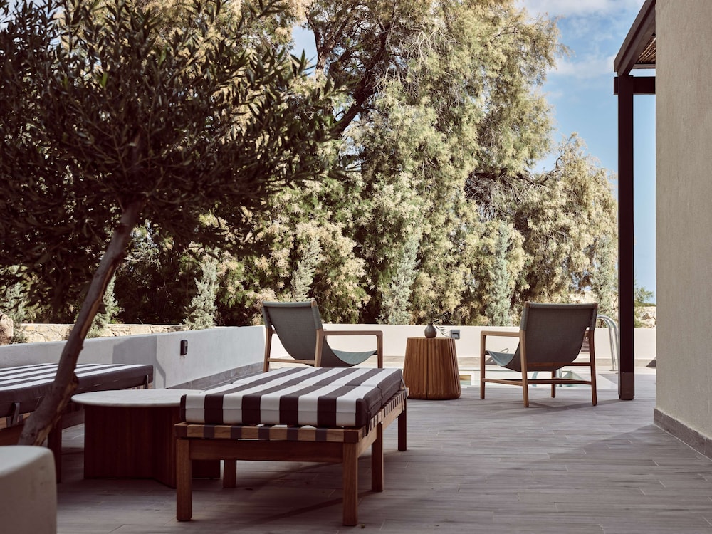 Evergreen Absolute Two Bedroom Suite Pool