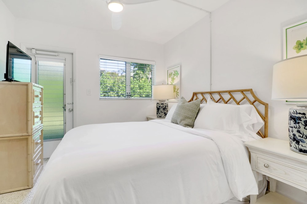 Family Suite, 1 Queen Bed with Sofa bed photo 2