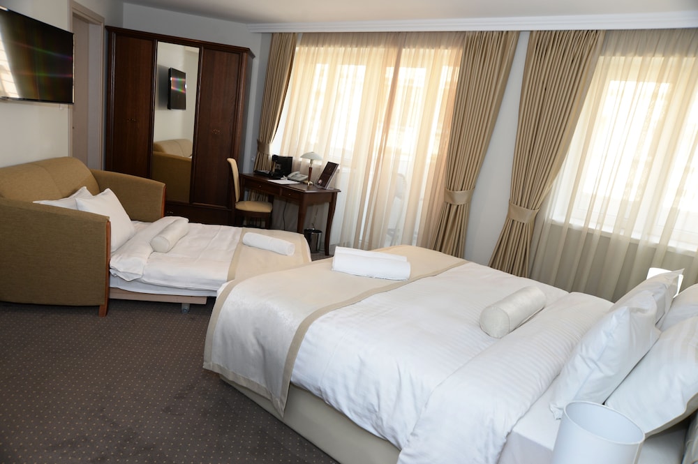 Senior Suite, Terrace, City View photo 2