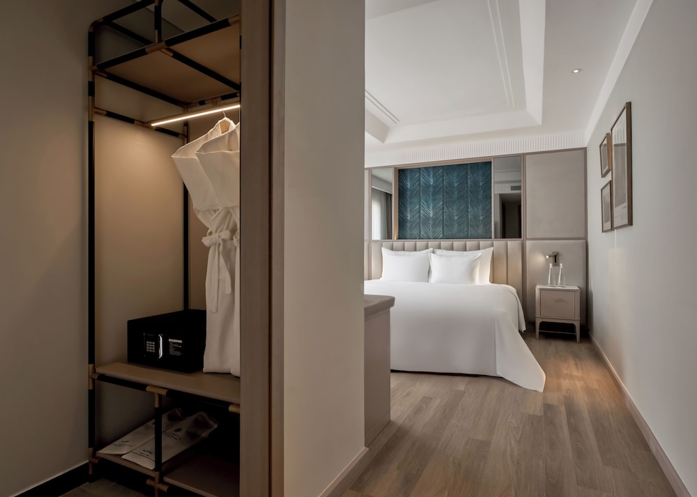 Junior Studio Suite, Balcony (French) photo 3
