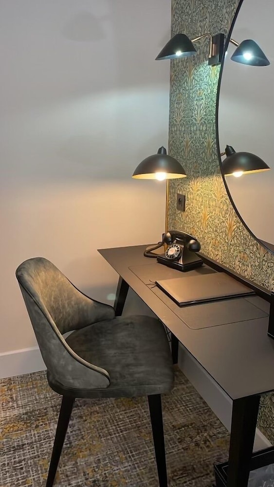 Comfort Suite, 1 Bedroom, Private Bathroom, City View photo 2