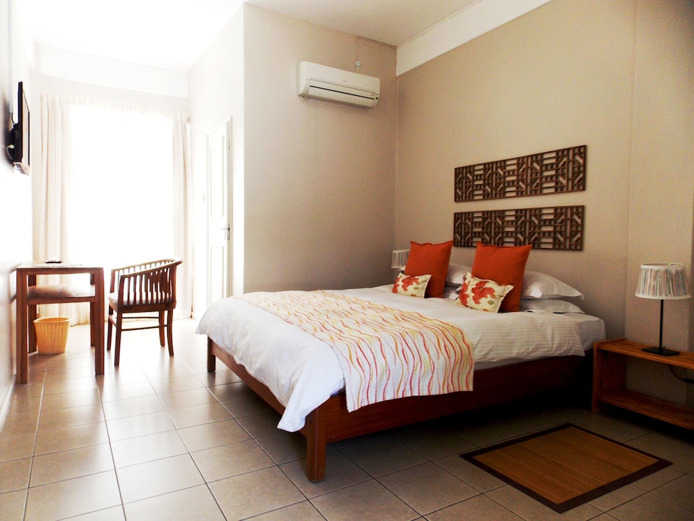 Standard Double Or Twin Room, Pool View photo 2