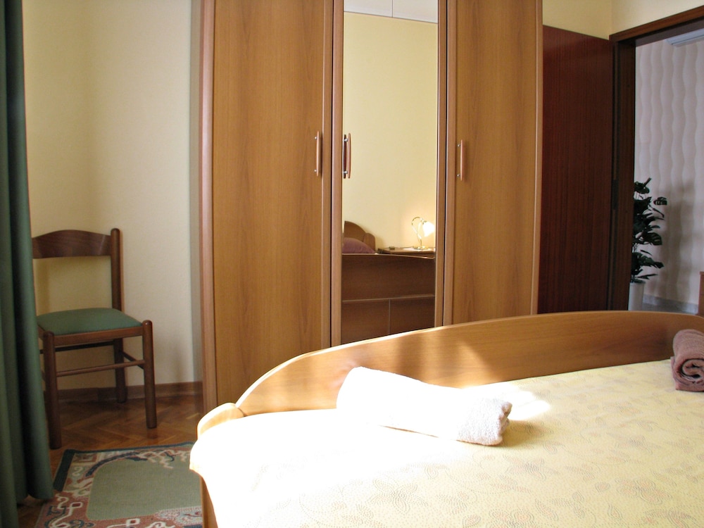 Apartment (2)