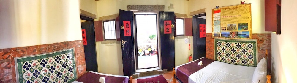 Signature Quadruple Room, 2 Bedrooms, Ensuite photo 3