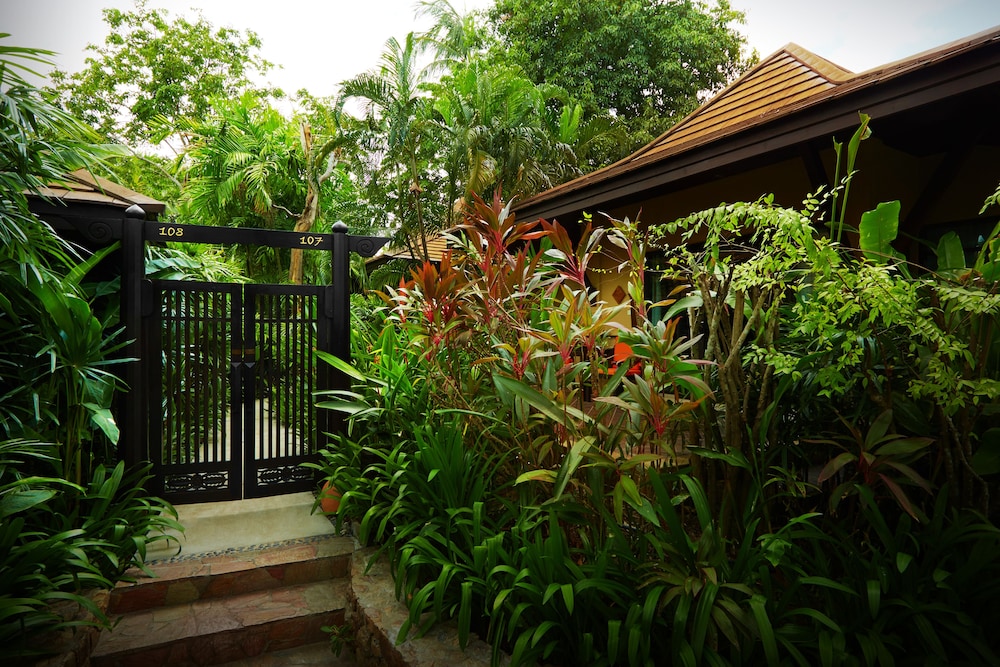 Villa, Garden Area - Photo 5