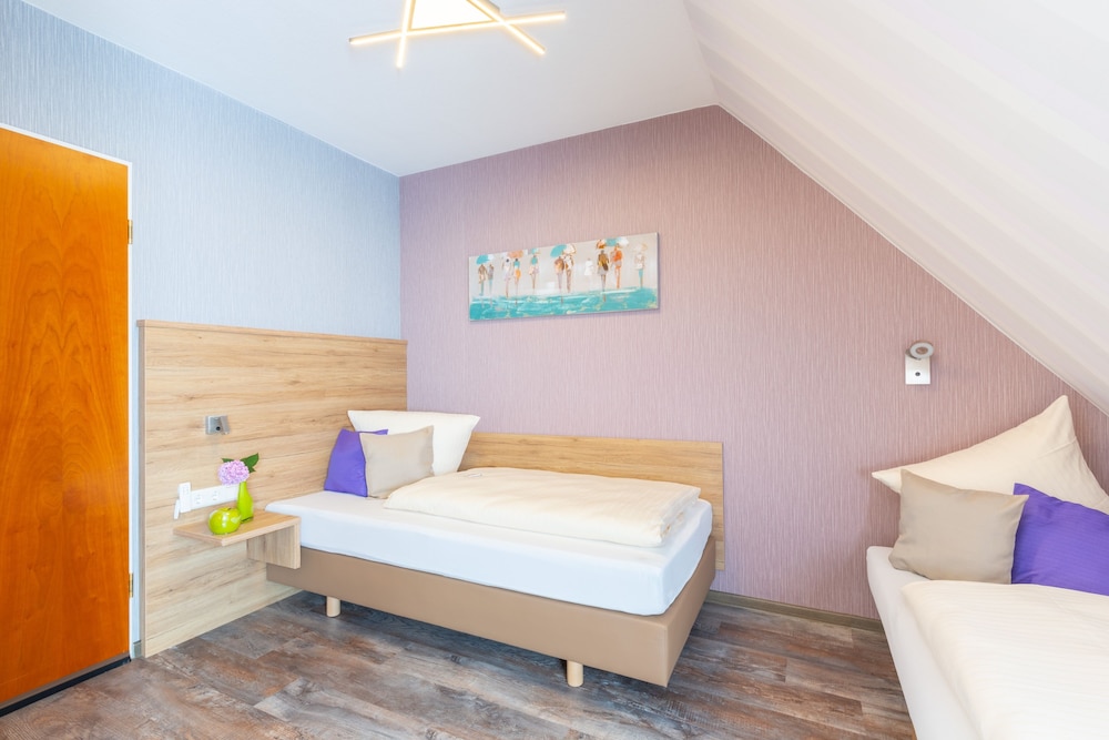 Twin Room - Photo 1