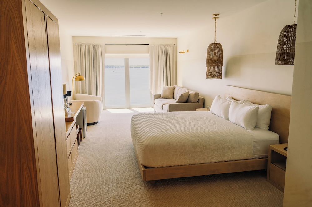 Lakeside Signature 2 Room Suite