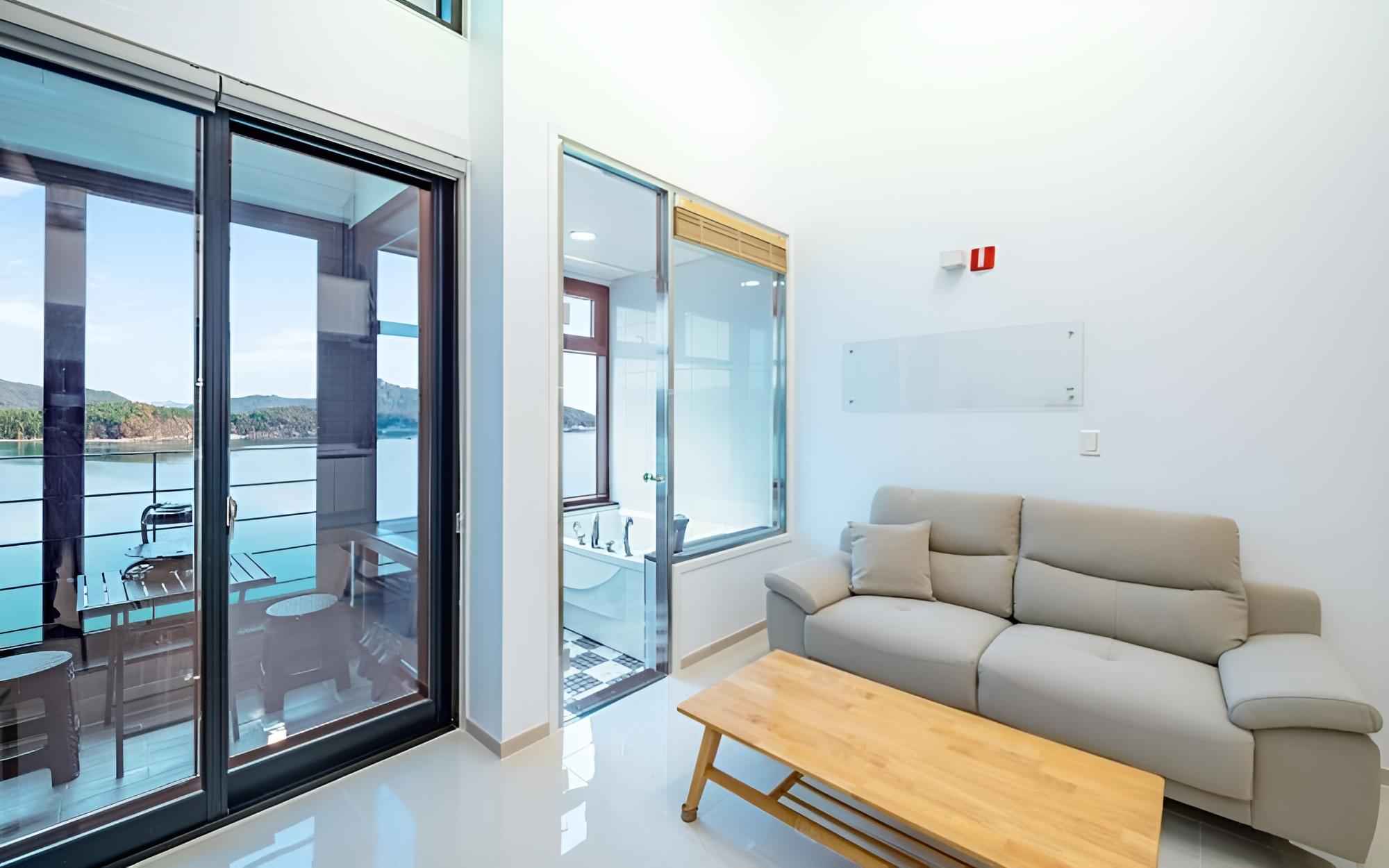 Room (Room 306 (Suite Spa Duplex)) - Photo 4