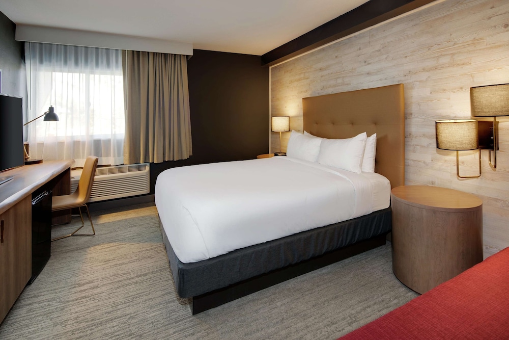 Room, 1 Queen Bed, Accessible, Bathtub - Photo 4