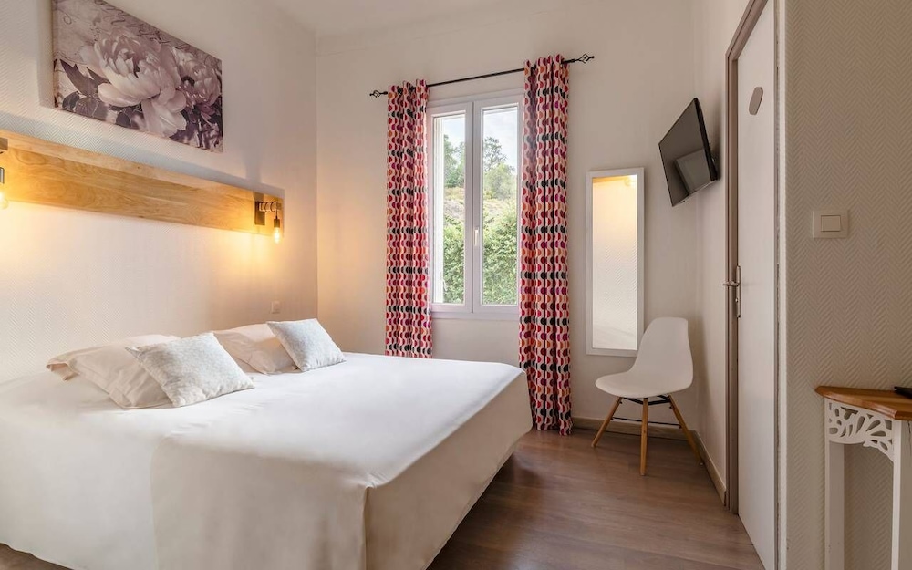Standard Room photo 2