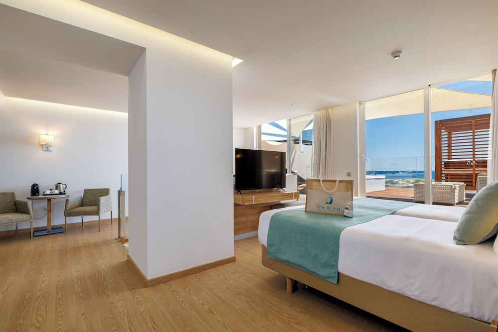 Panoramic Penthouse, Jetted Tub, Sea View (Suite) - Photo 6