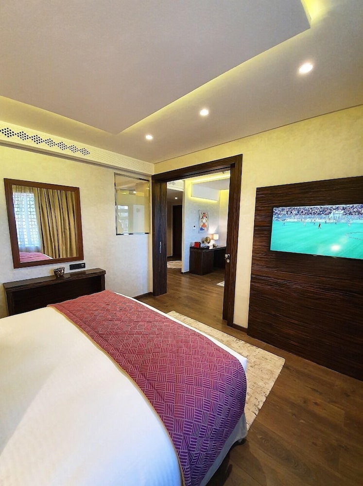 Deluxe King Suite