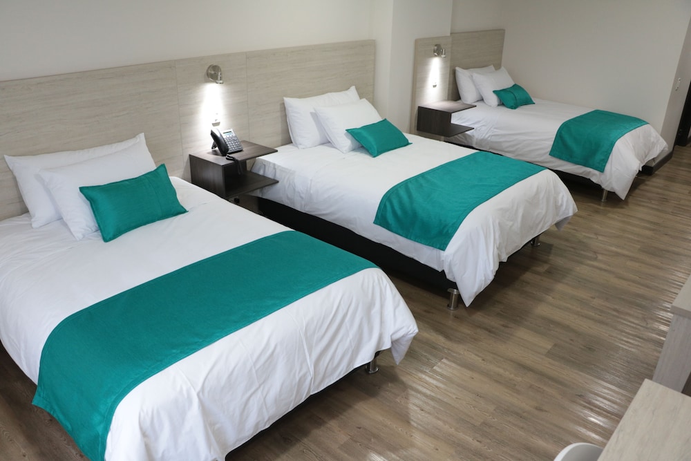 Standard Triple Room, Multiple Beds, City View photo 3