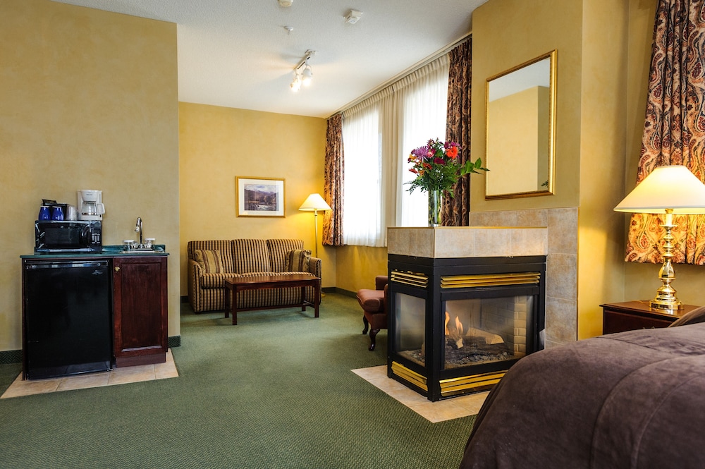 Family Suite, 1 King Bed with Sofa bed - Photo 2