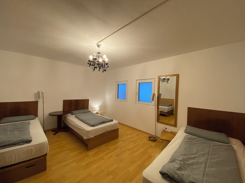 Basic Condo, 5 Bedrooms, Kitchen photo 3