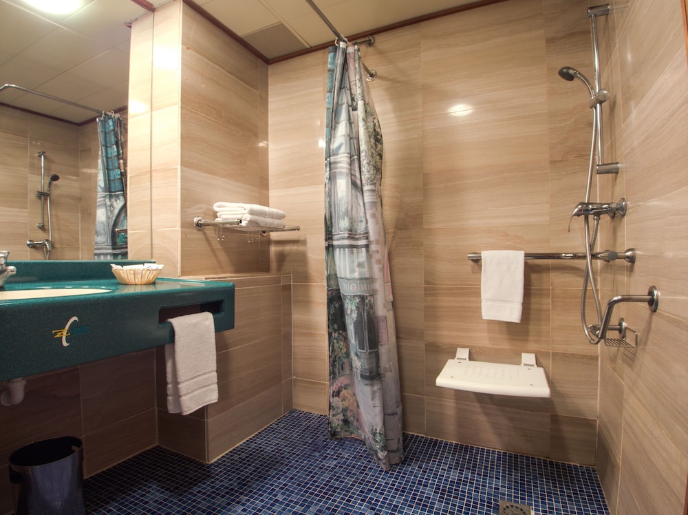 Standard Double Room thumbnail 5