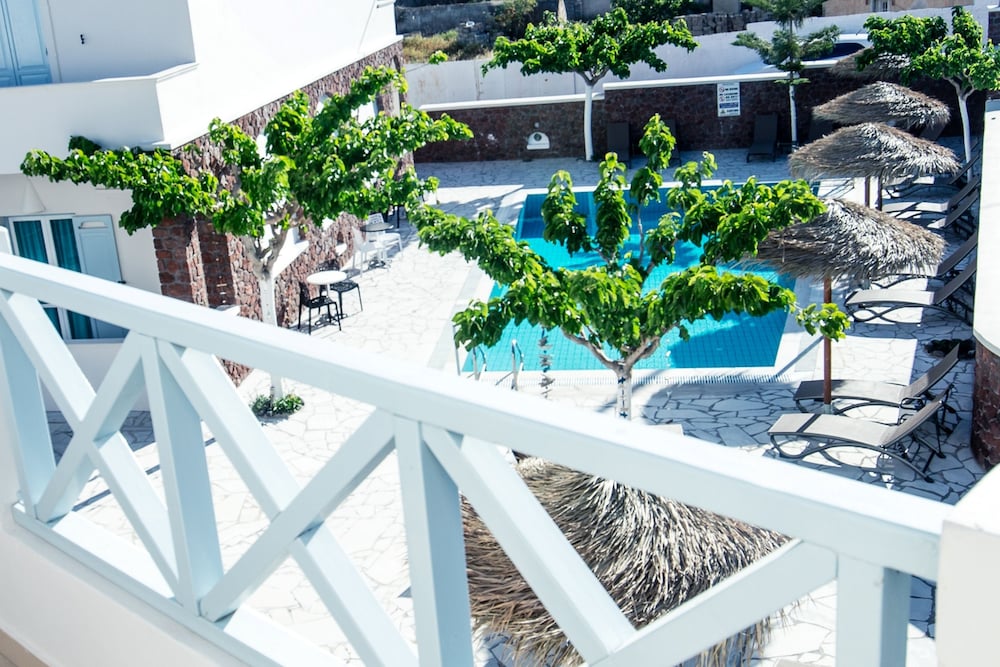 Superior Room (Pool or Mountain View)