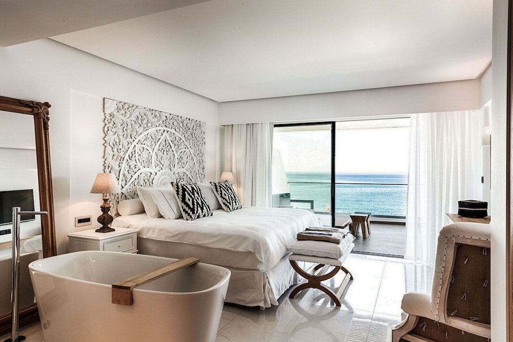 Deluxe Room, Balcony, Beachfront (Thalassa)