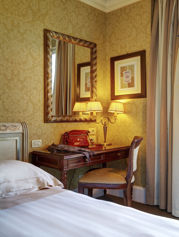 Deluxe Twin Room, Multiple Beds, Balcony photo 2