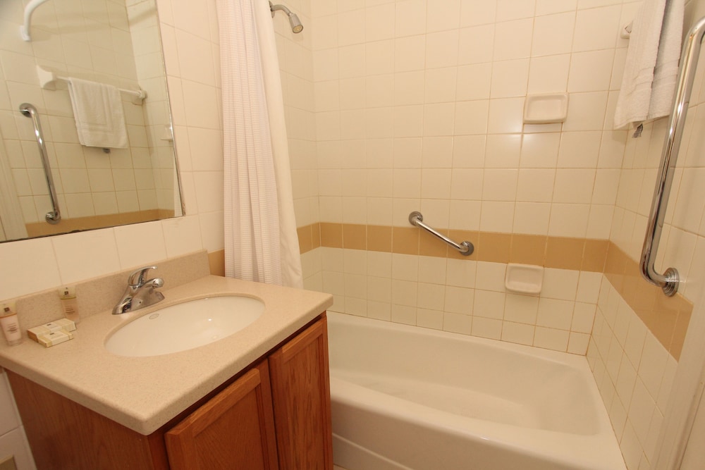 Standard Room, 1 King Bed (Lodge) photo 3