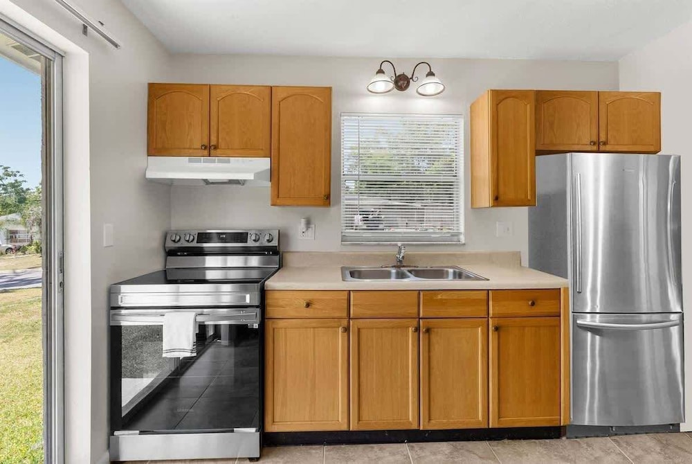 House, Multiple Beds, Kitchen, Garden View (13921 19th st #1 dad) photo 3