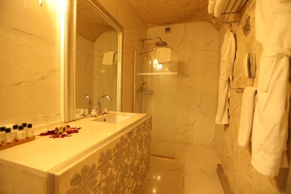 Luxury Suite photo 2