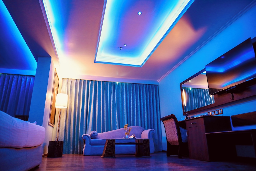 Honeymoon Room - Photo 6