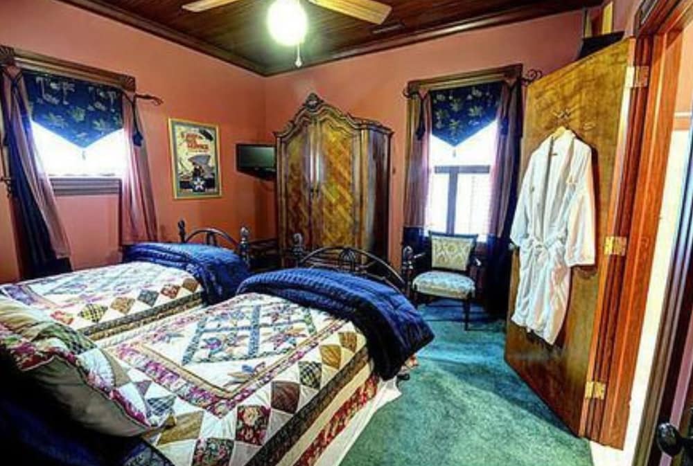 Room, Private Bathroom (Love of Flight) photo 1