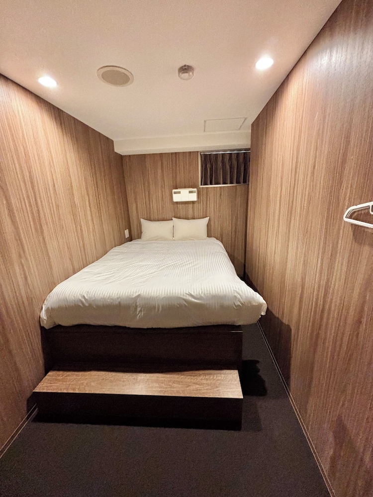 Basic Double Room (Shared bathroom only) photo 2