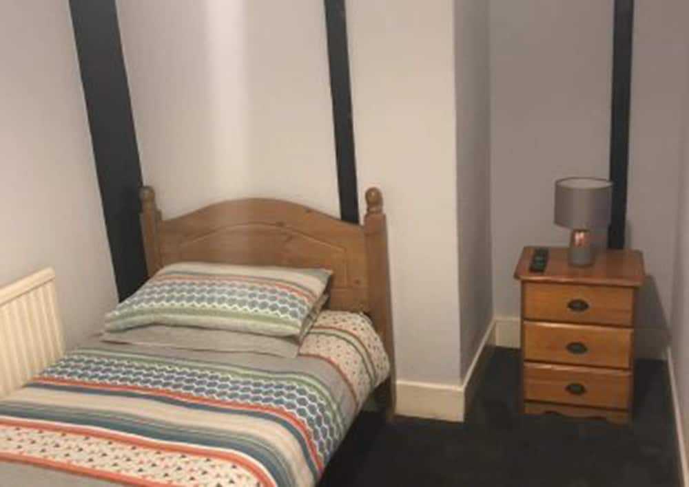 Single Room, Ensuite photo 2