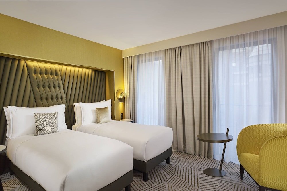 Room, 2 Twin Beds, Courtyard View