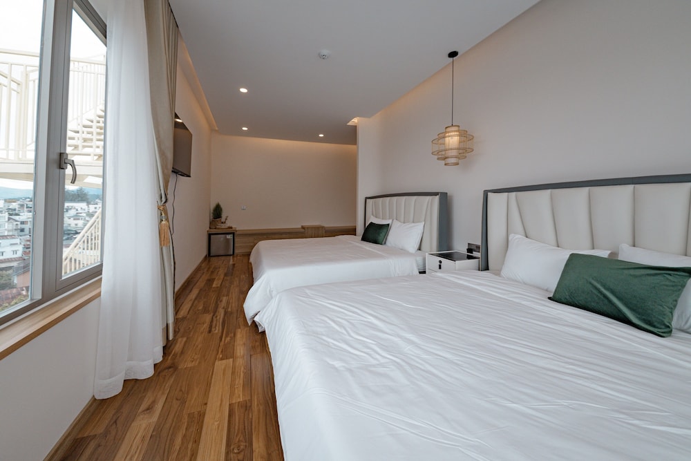 Family Room, 2 Queen Beds photo 2