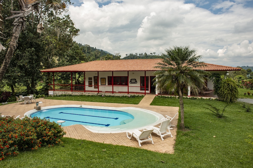 Standard Twin Room, 2 Twin Beds, Private Bathroom, Garden View photo 2