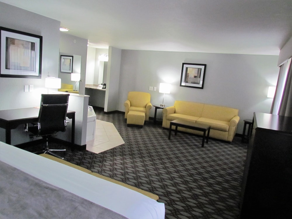 Honeymoon Suite, 1 King Bed, Non Smoking, Jetted Tub photo 3