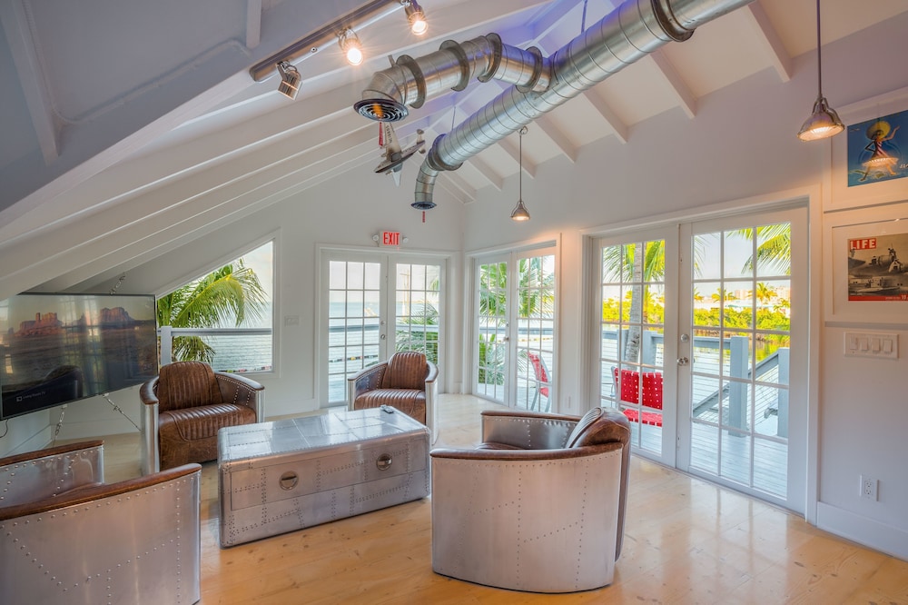 Ibis Bay King Suite
