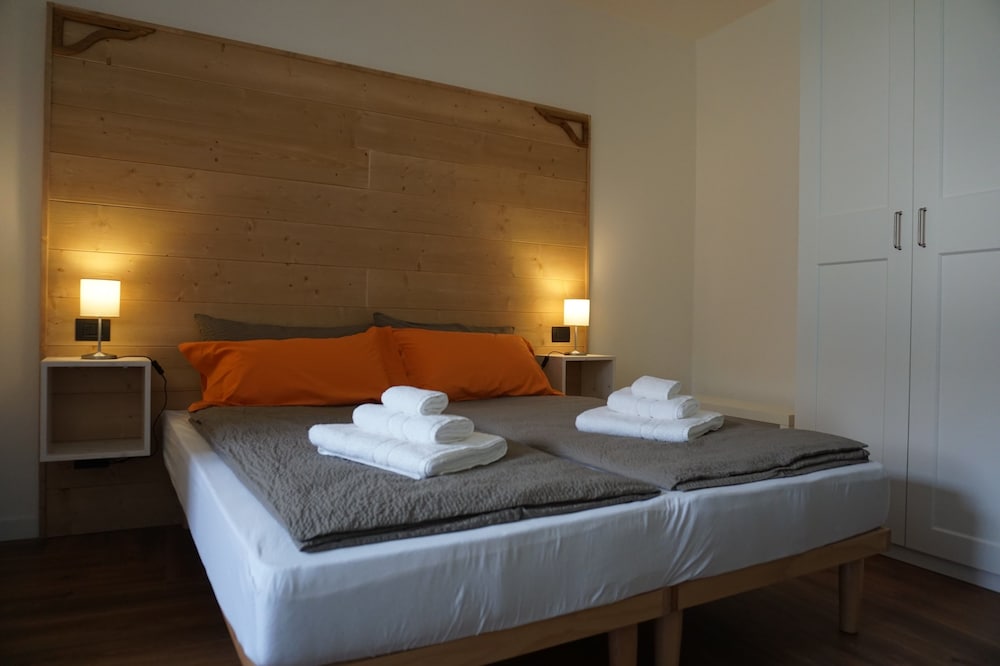 Triple Room, Ensuite (Ambra)