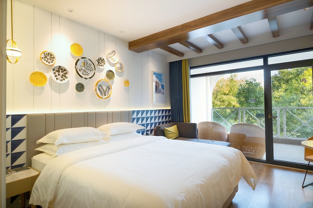 Riverside Double Room with Balcony photo 3