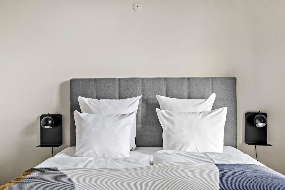 Standard Room, 1 King Bed, Non Smoking, Kitchen (with Sofabed) - Photo 12