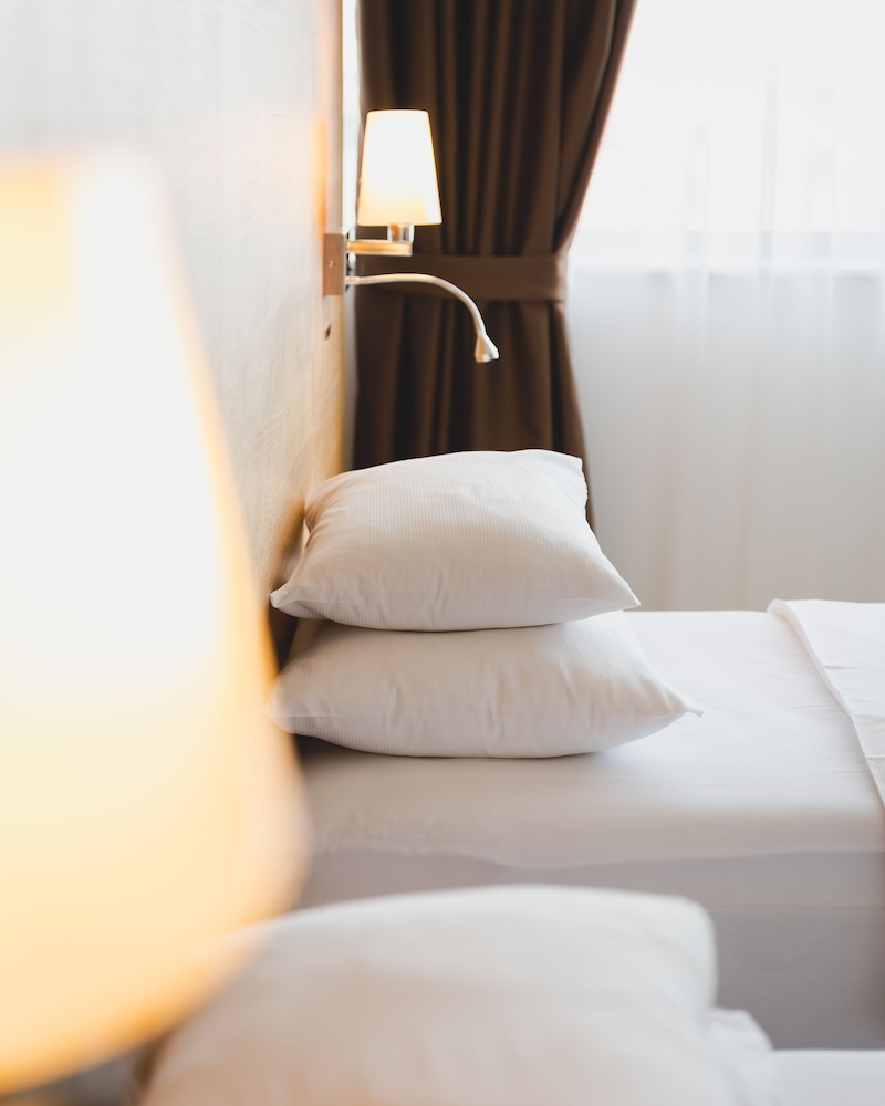 Economy Twin Room (Single Use) photo 2