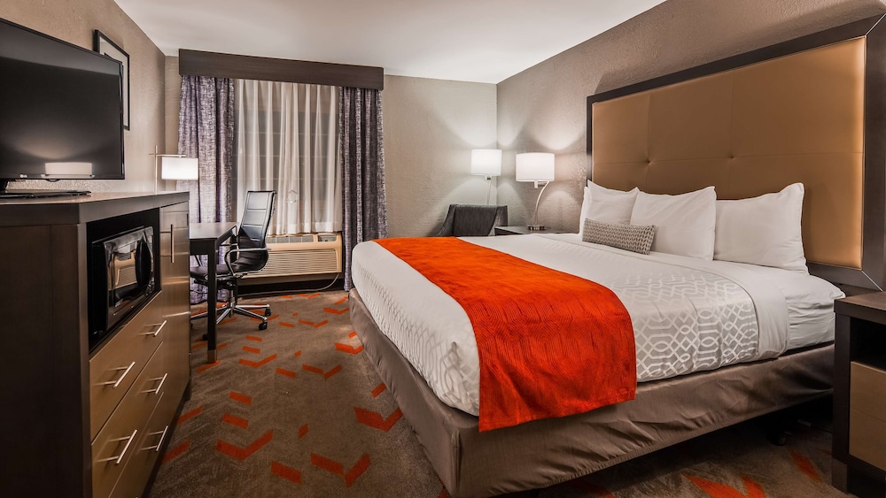 Standard Room, 1 King Bed, Accessible, Bathtub - Photo 1