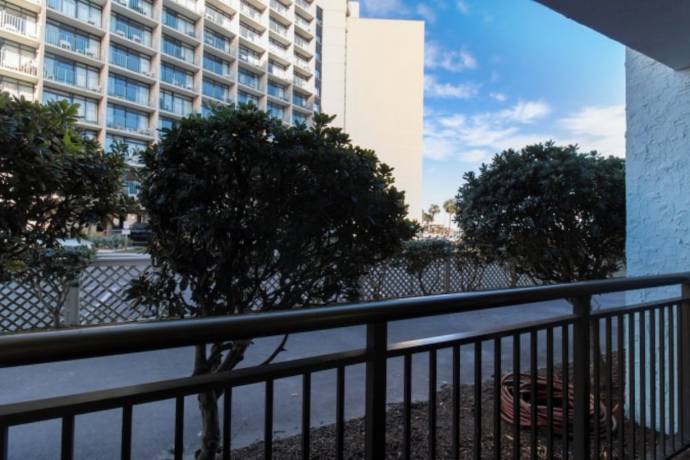 Resort View Room - Photo 8