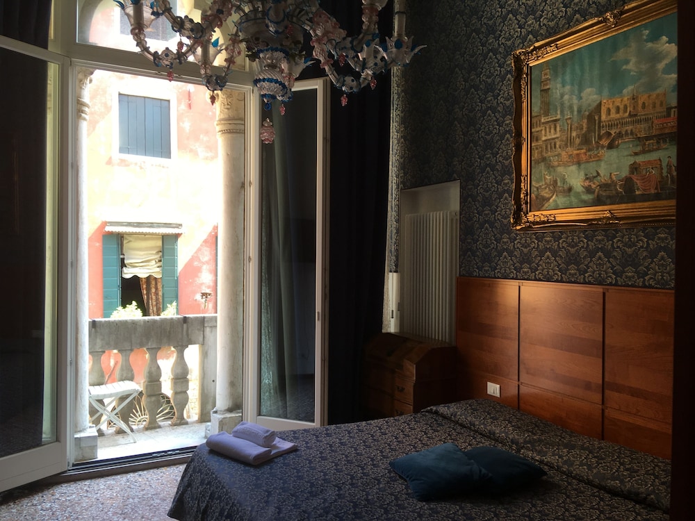 Deluxe Room, Balcony, Canal View photo 1