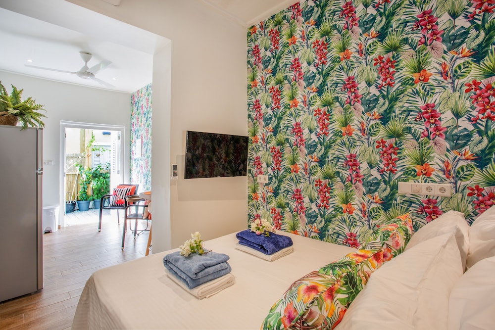 Flamingo Petite ground floor studio, with small terrace and shared plunge pool
