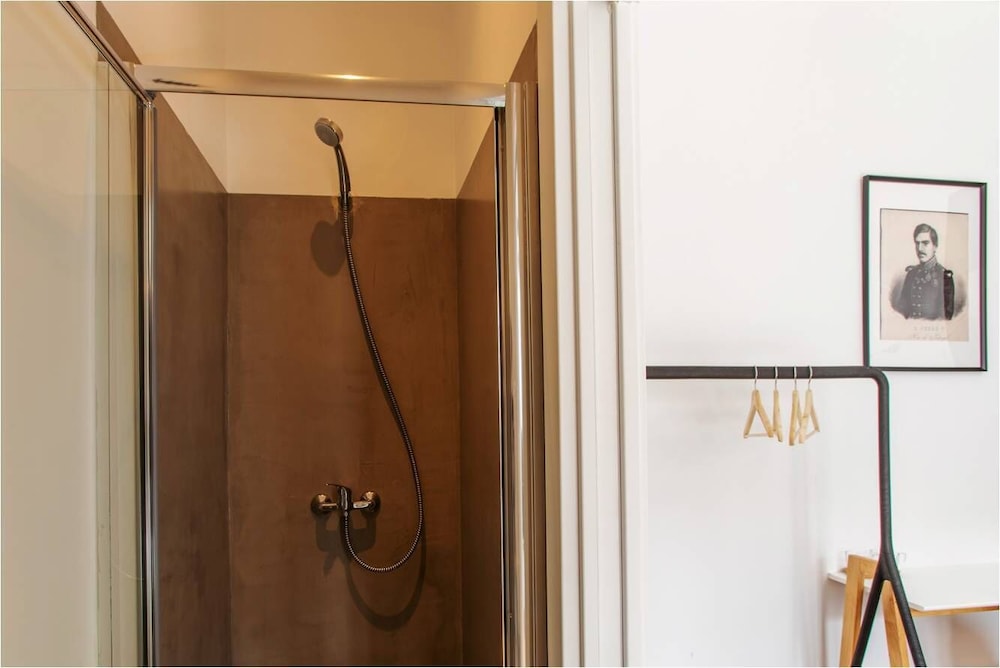 Standard Double Room - Photo 8