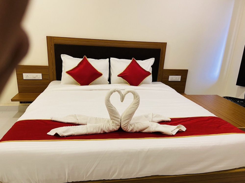 Deluxe Room - Photo 13