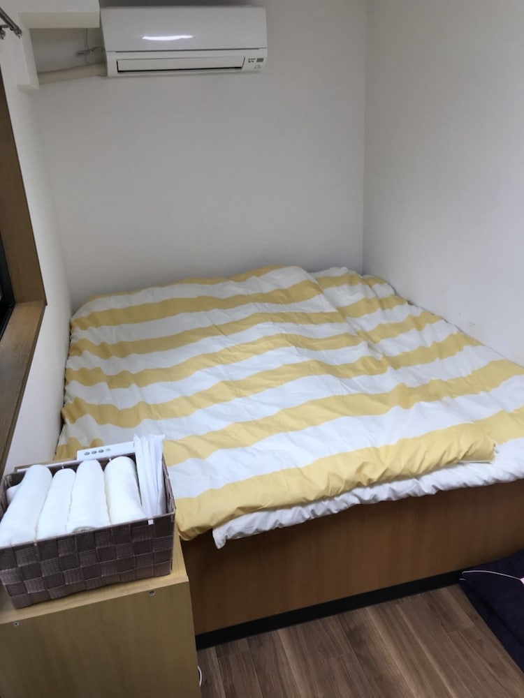 Economy Twin Room photo 2