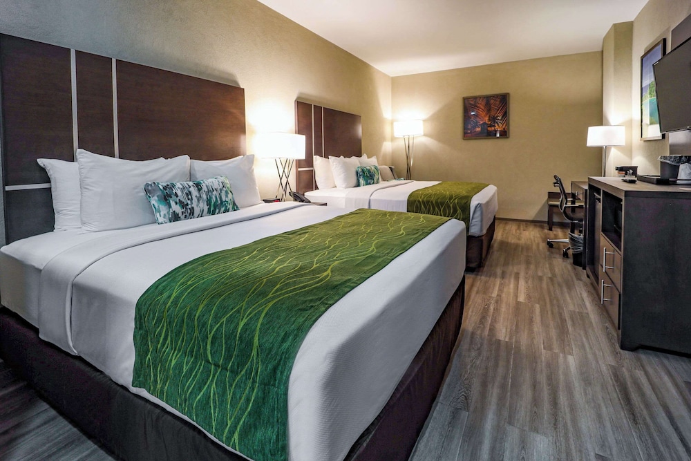 Standard Room, 2 Queen Beds, Non Smoking - Photo 2