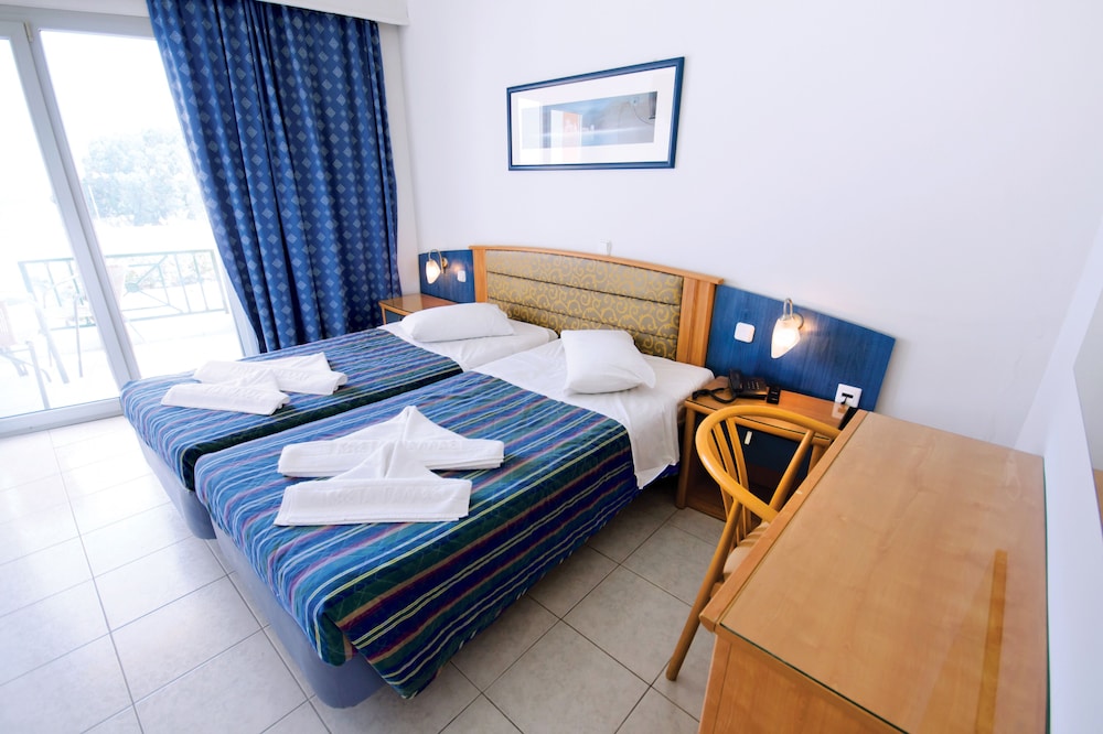 Standard Twin Room - Photo 3
