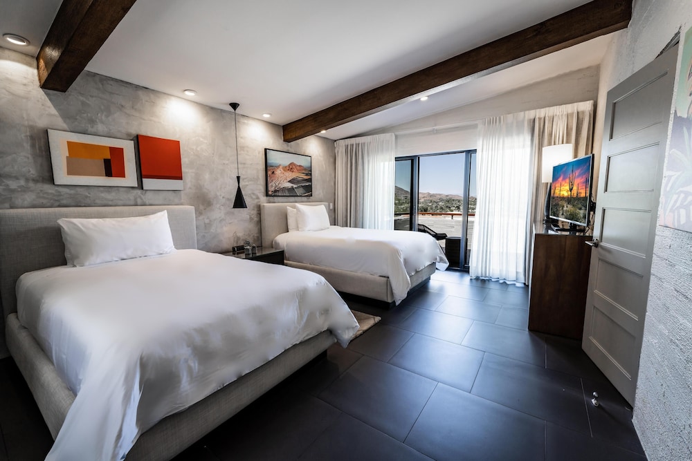 Suite with Two Double Beds (Non Smoking) photo 1