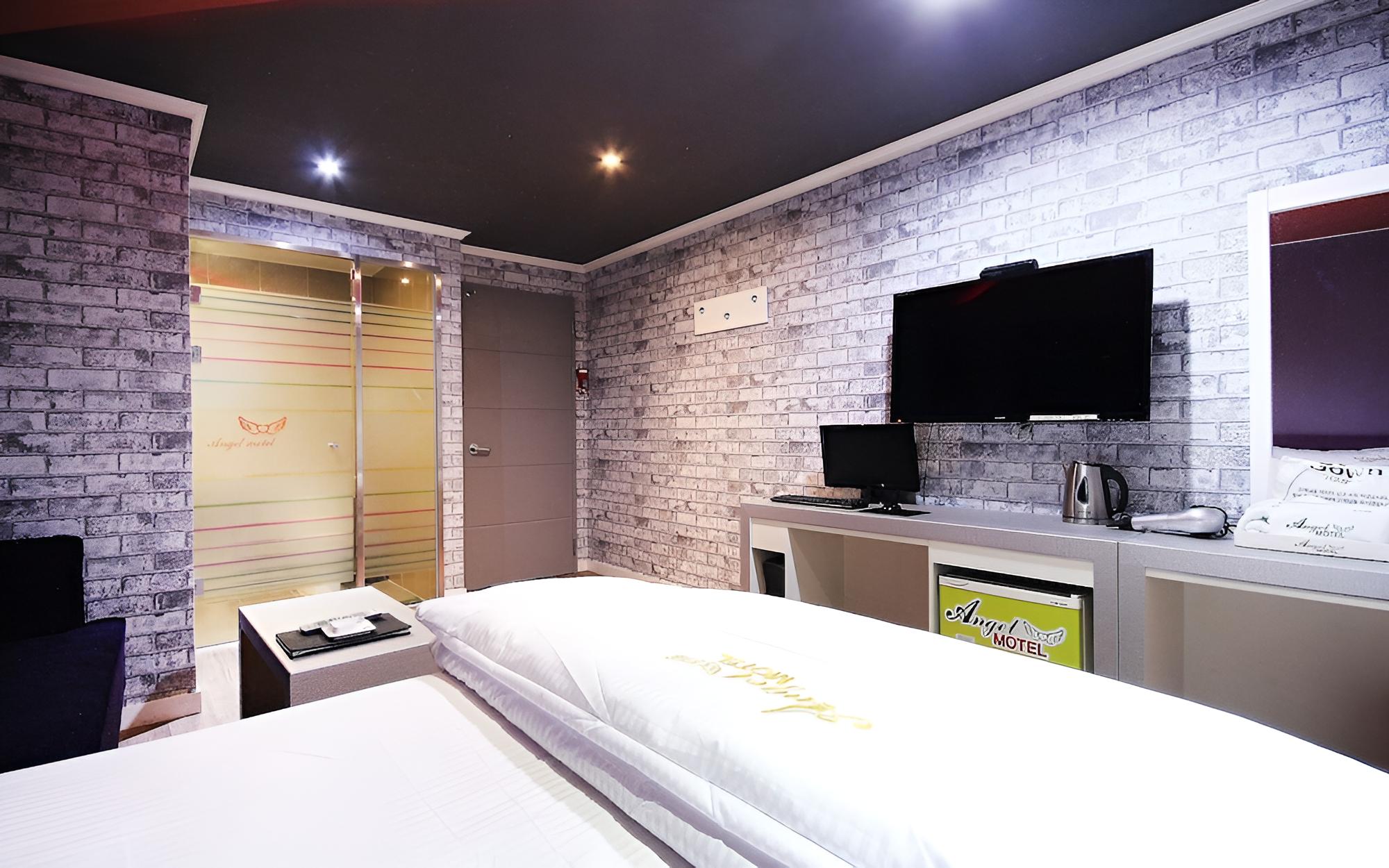 Room (Standard Room) - Photo 8